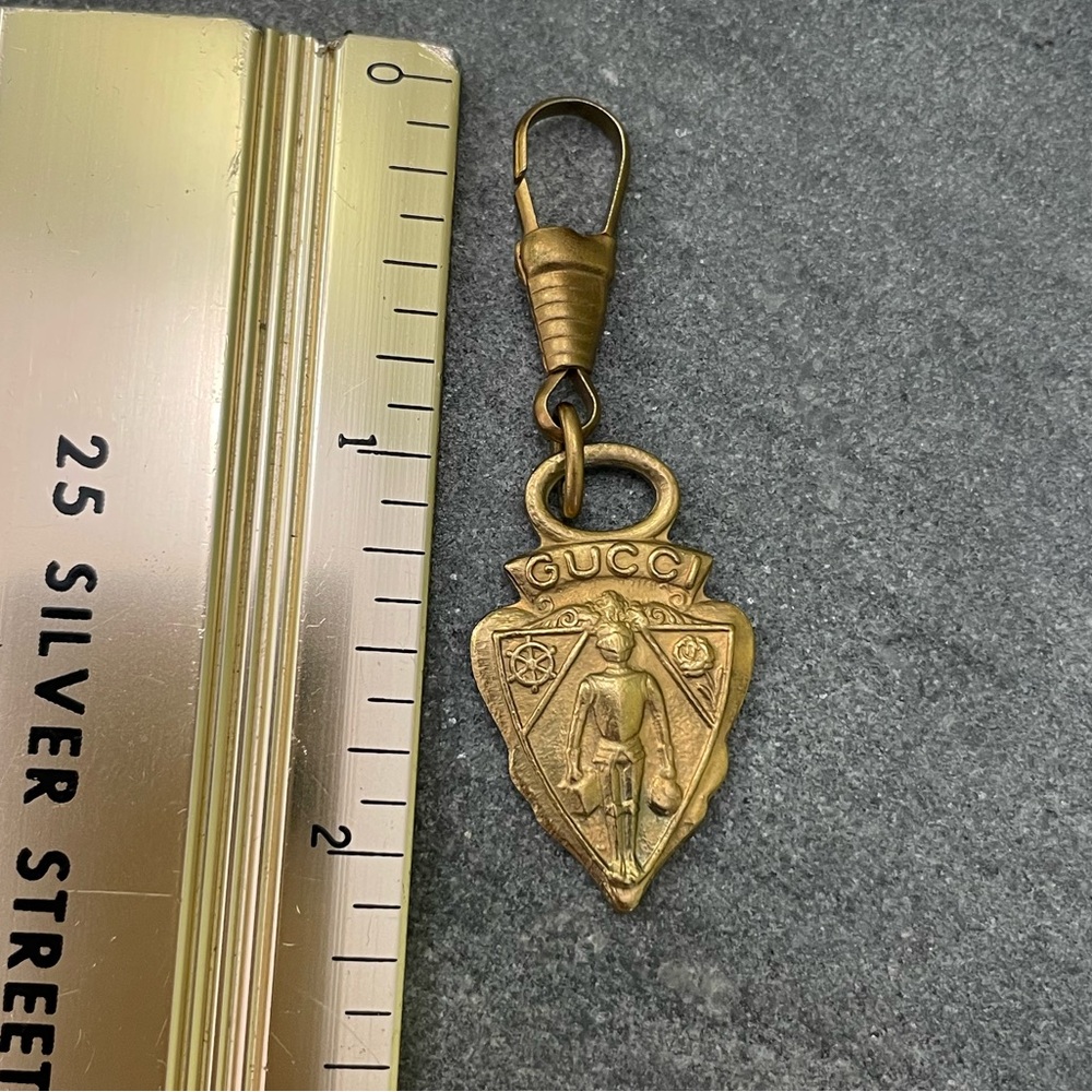 Vintage Gucci Gold Emblem Keychain Bag Charm - Picture 4 of 13